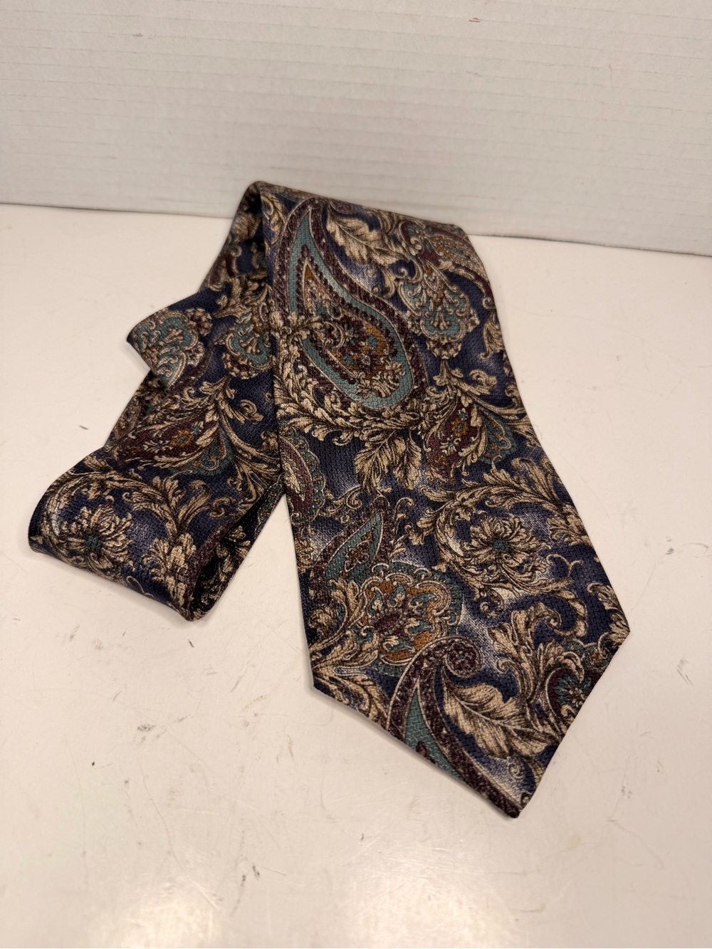 Christian Dior Monsieur Blue
Gold Paisley Silk Necktie